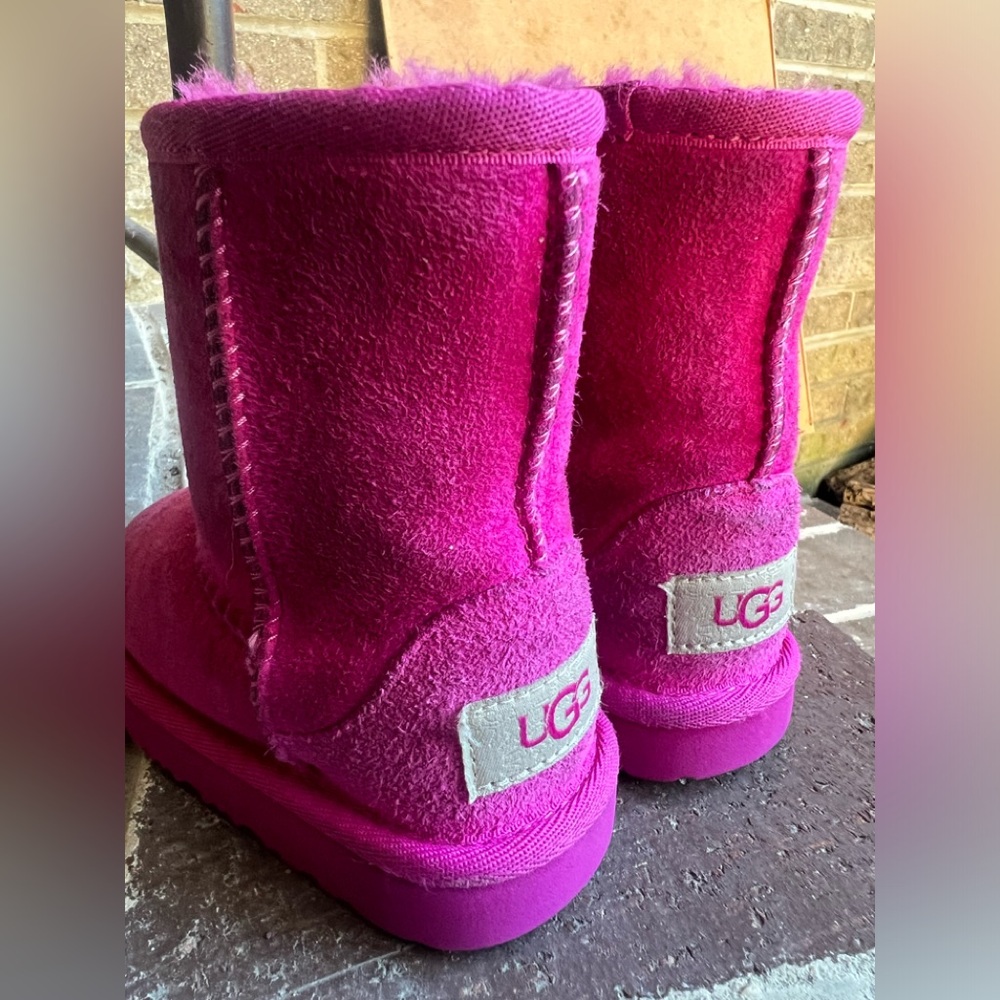 UGG Classic Short Little Toddler Girls, Winter Boots Kids Size 6